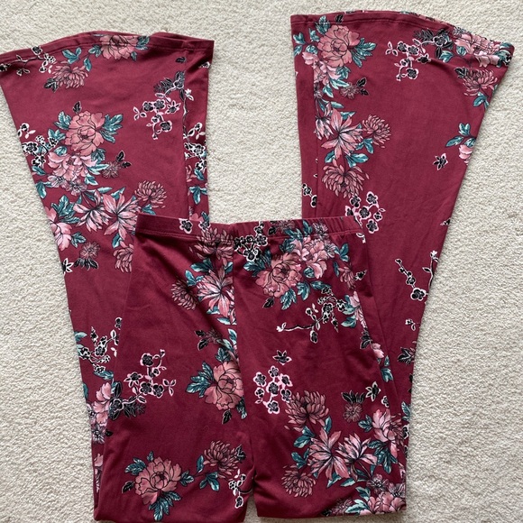 Bell Bottom Leggings - Picture 3 of 4